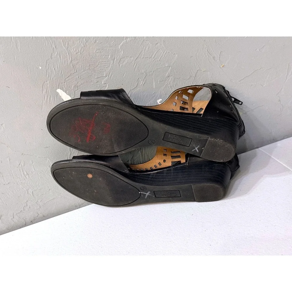 Dexflex Comfort Black Laser Cut Wedge Sandals Open Toe Back‎ Zip 7.5